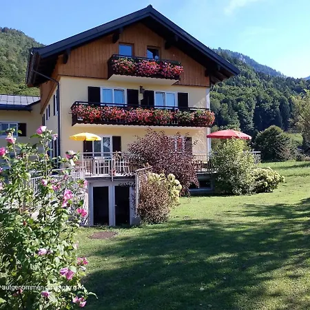 Haus Amalia Alojamento de Acomodação e Pequeno-almoço Strobl