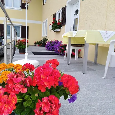 Haus Amalia Oda ve Kahvaltı Strobl